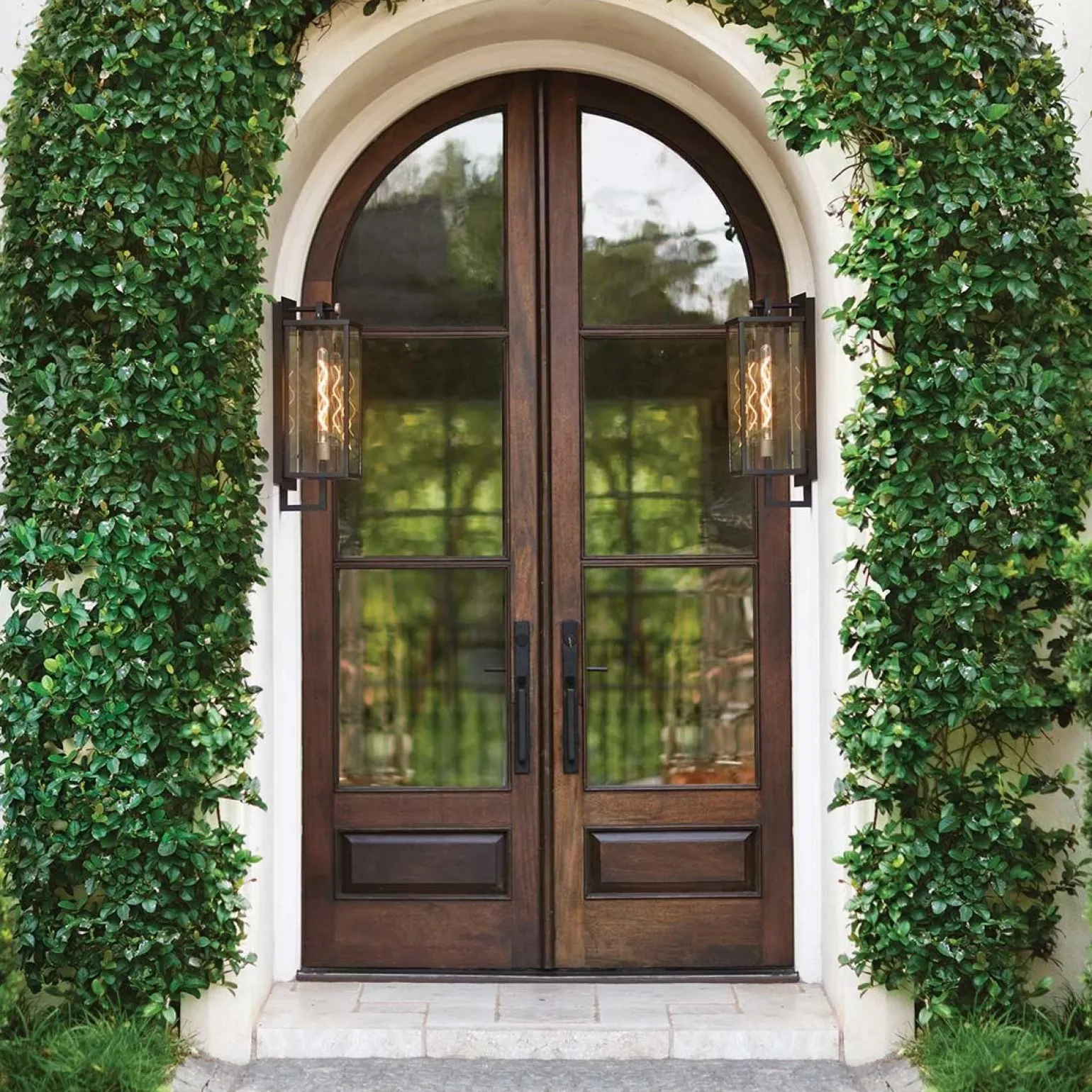 Duża latarnia naścienna Catalina - 1 źródło światła - Czarny, oksydowany brąz (QN-CATALINA-L) - Quintiesse