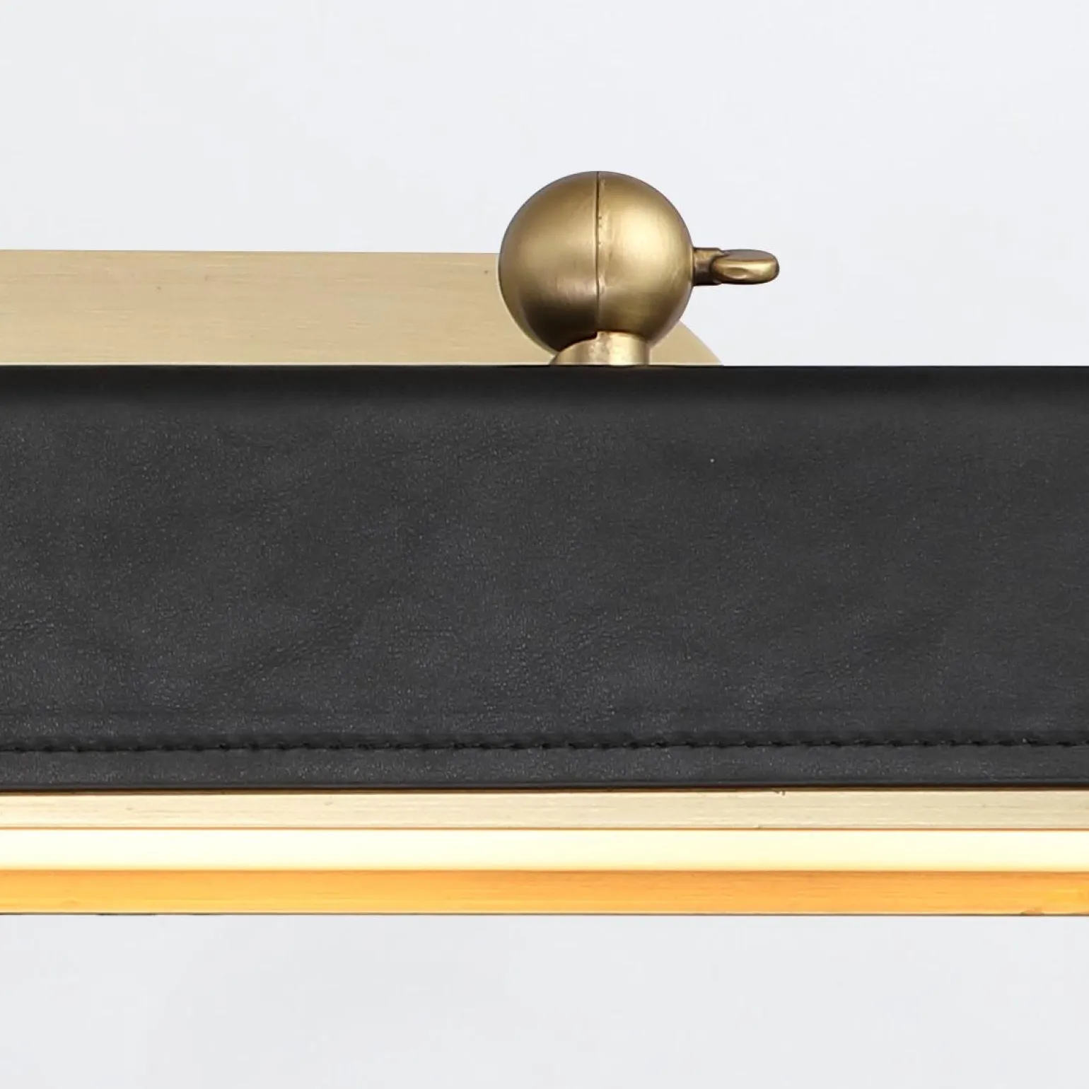 Duża obrazówka LED Valise Picture - Vintage mosiądz, skóra smokingowa (QN-VALISE-PL-L-VBS-TL) - Quintiesse