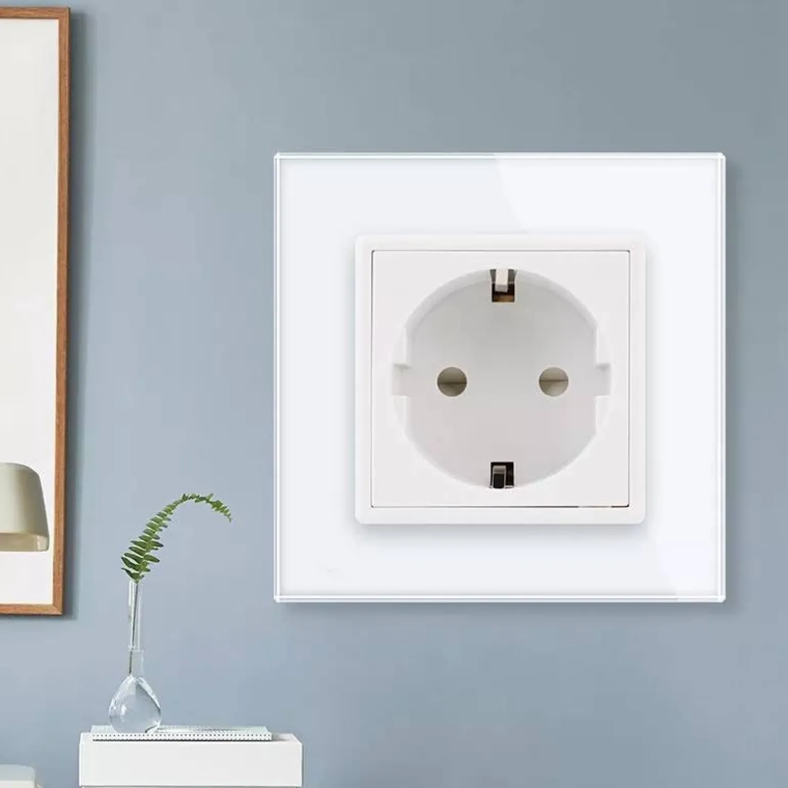 Gniazdo elektryczne 16 A ze złotym panelem szklanym (VL-W01EU-63) LIVOLO