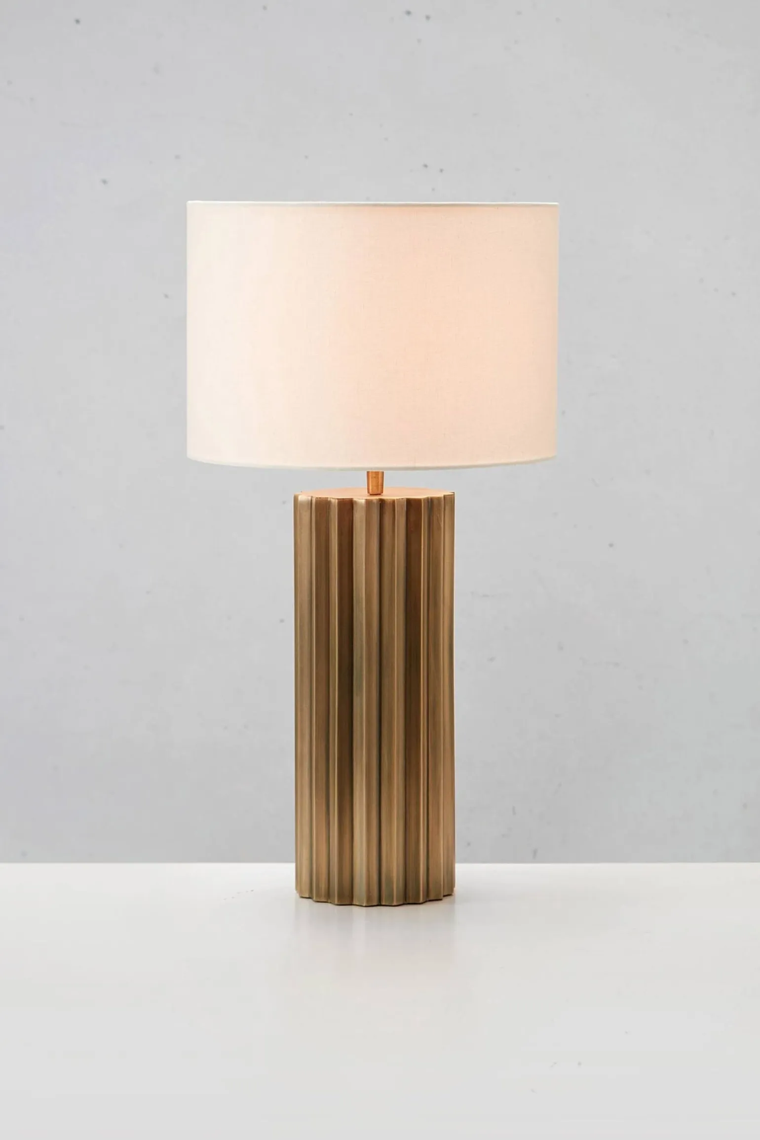 HASHIRA Table 1L Antique Brass/Offwhite (108669) Markslojd