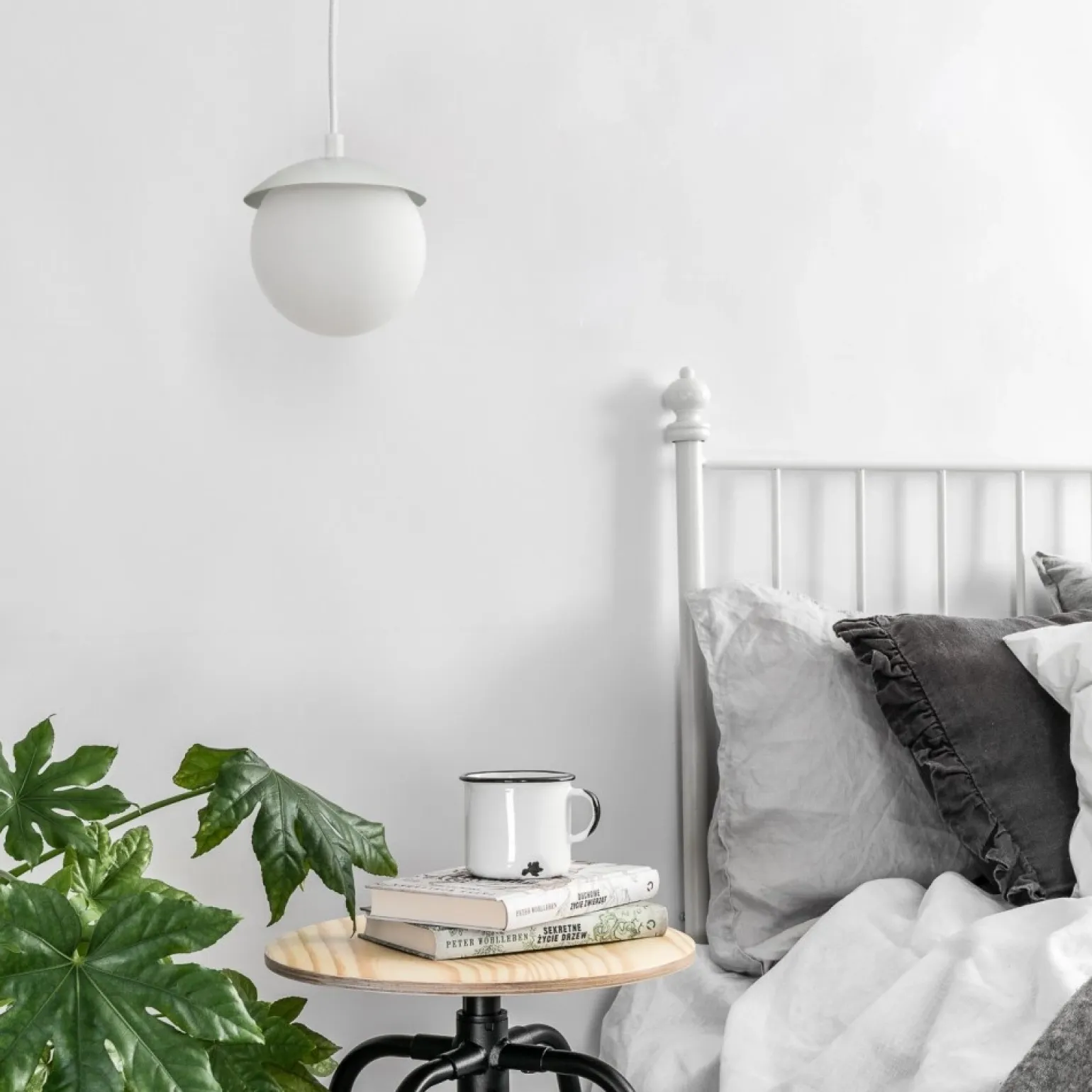 KUUL F biała sufitowa lampa wisząca z podwyższoną szczelnością IP44 (KLF111PS0) - Ummo