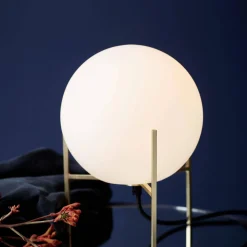 Lampa stołowa ze szklanym kloszem ALTON mleczne szkło / mosiądz (47645001) - Nordlux