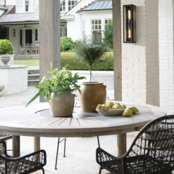 Latarnia naścienna Shaw - 2 źródła światła - Czarny, oksydowany brąz (QN-SHAW-2M-BK) - Quintiesse