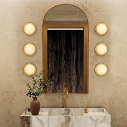 Okrągły alabastrowy kinkiet LED Alonso - Vintage mosiądz (QN-ALONSO2-VBS-AR) - Quintiesse