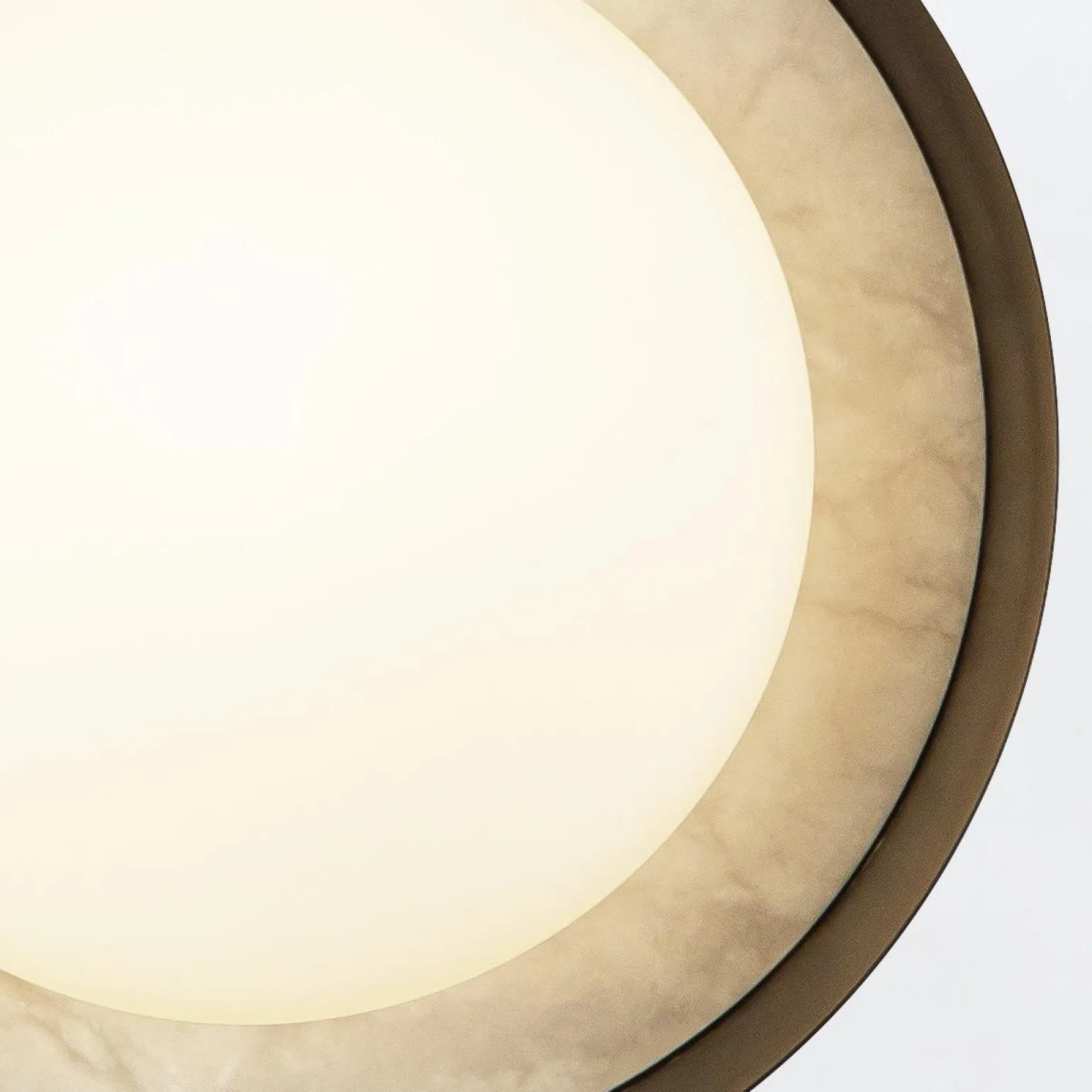 Okrągły alabastrowy kinkiet LED Alonso - Miejski brąz (QN-ALONSO2-UBZ-AR) - Quintiesse