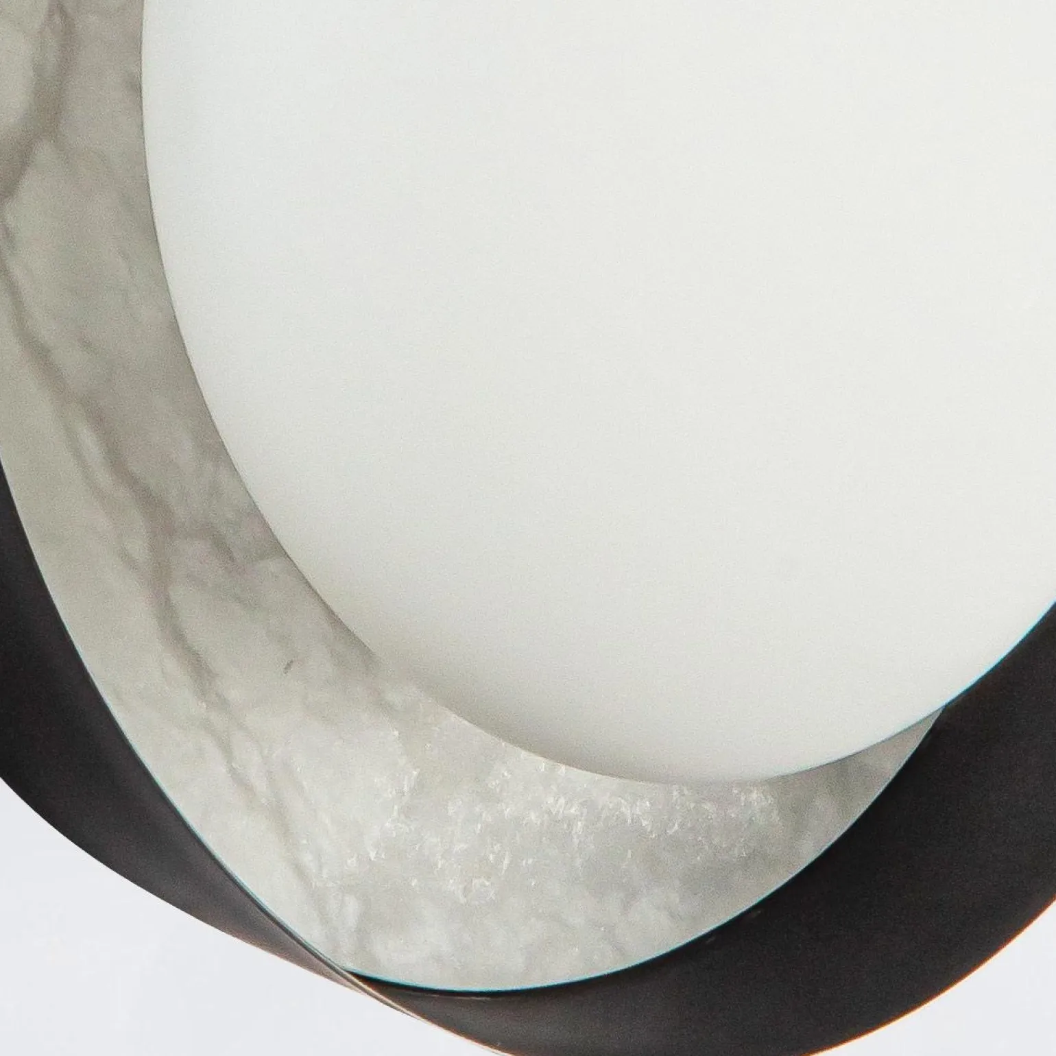 Okrągły alabastrowy kinkiet LED Alonso - Miejski brąz (QN-ALONSO2-UBZ-AR) - Quintiesse