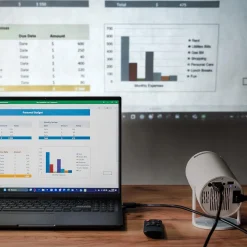 Projektor z systemem operacyjnym Android i z pilotem P720 (LV1564) - LVN SYSTEM