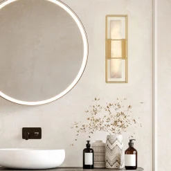 Średni kinkiet Blakley z alabastrowym kloszem Szczotkowane złoto (QN-BLAKLEY-M-BG) - Quintiesse