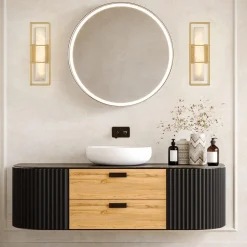 Średni kinkiet Blakley z alabastrowym kloszem Szczotkowane złoto (QN-BLAKLEY-M-BG) - Quintiesse