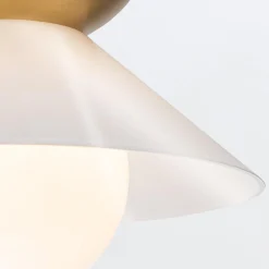 Średnia lampa wisząca Saucer - 1 źródło światła - Postarzany mosiądz (QN-SAUCER-1P-M-AB-OPAL) - Quintiesse