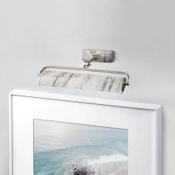 Średnia obrazówka Winchfield - 2 źródła światła - Postarzany mosiądz & Biały marmur (WINCHFIELD-PLM-PN-WM) - Elstead Lighting