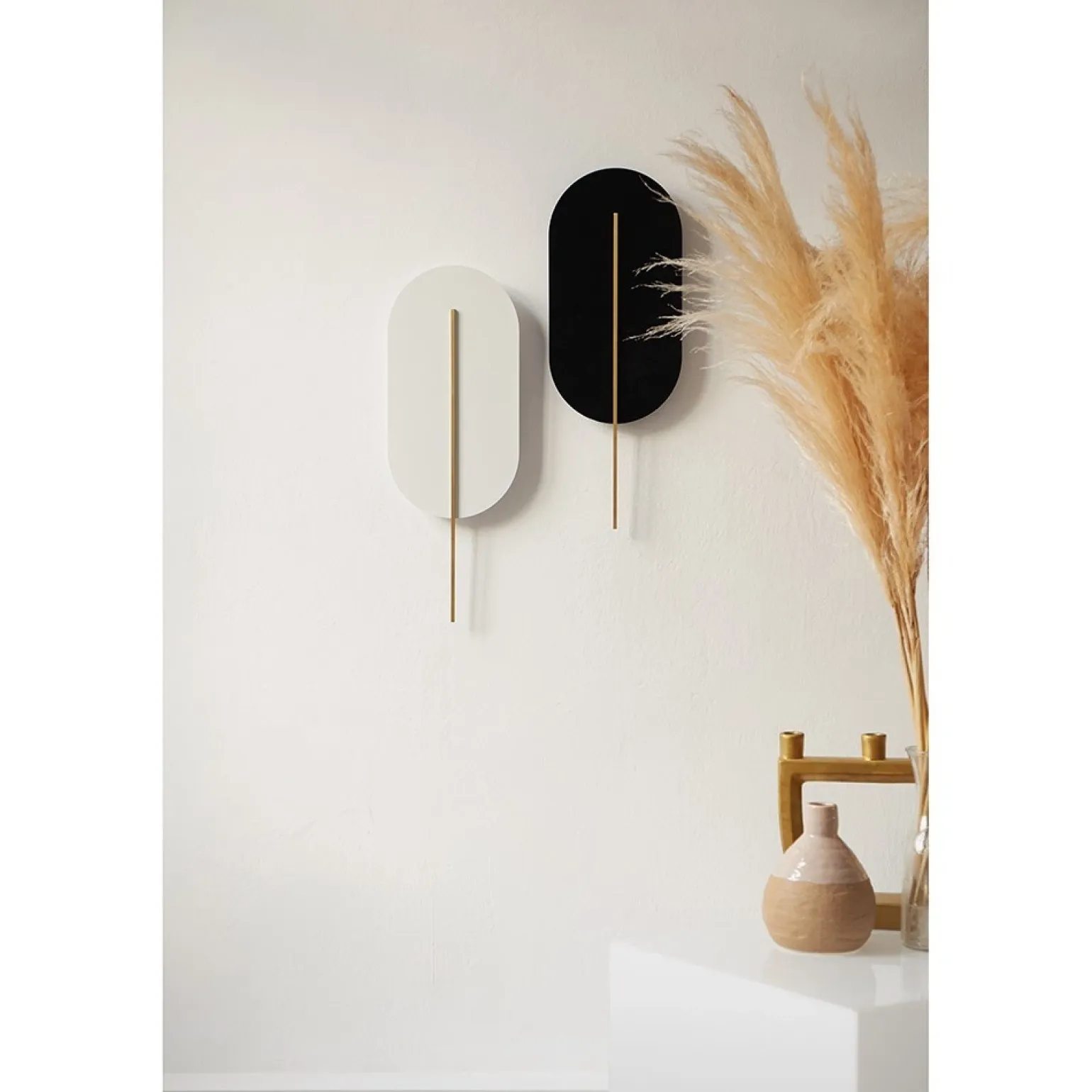 ROKKE czarna lampa ścienna / kinkiet z mosiężnym detalem (RKK22030) - Ummo