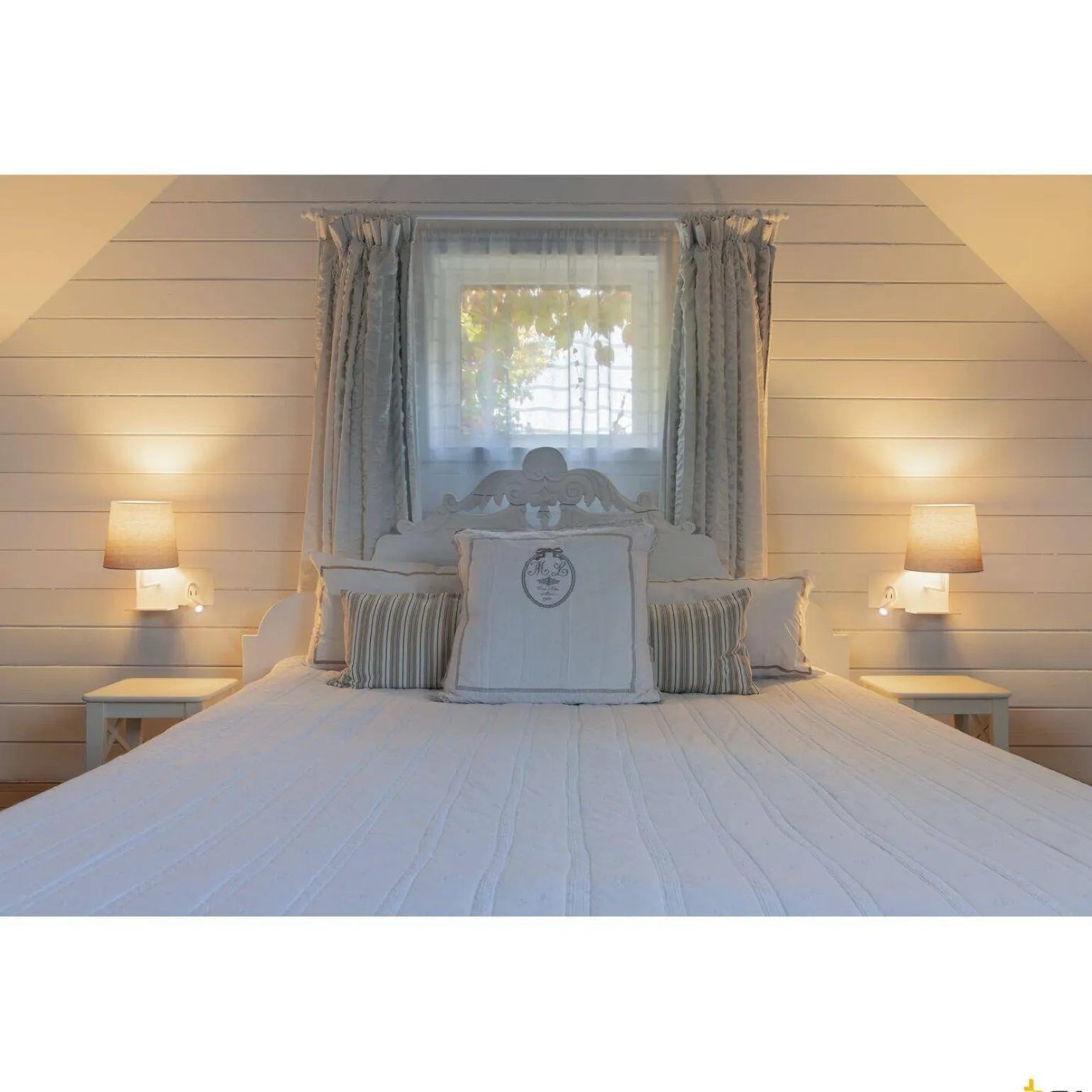 SOMNILA FLEX, lampa ścienna natynkowa LED indoor, 3000K, kolor biały, wersja lewa, ze złączem USB (1003459) - SLV