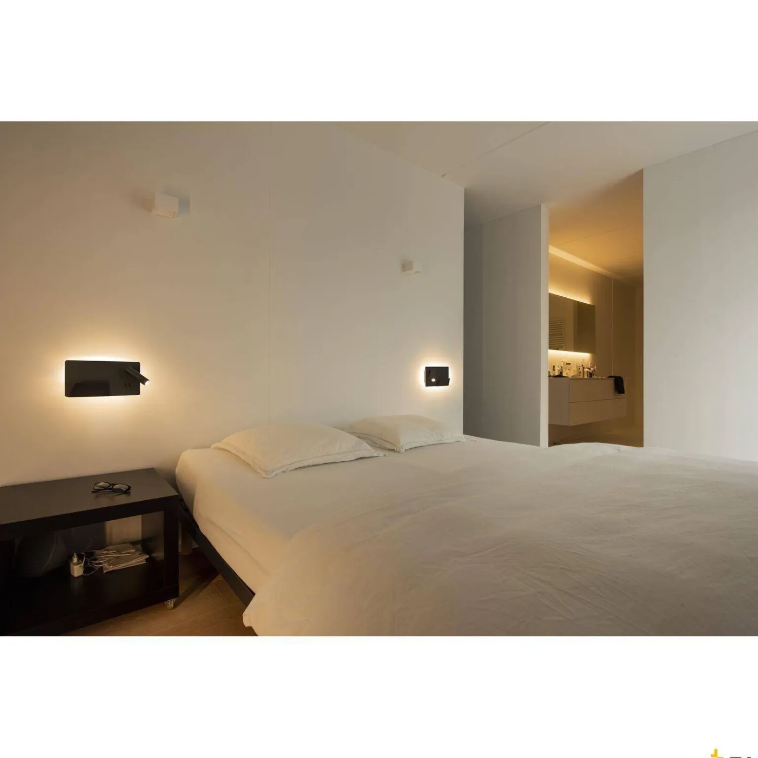 SOMNILA SPOT, lampa ścienna natynkowa LED indoor, 3000K, kolor czarny, wersja prawa, ze złączem USB (1003456) - SLV