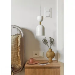 SUPURU biała sufitowa lampa wisząca z mosiężną rurką (SUA131P0) - Ummo