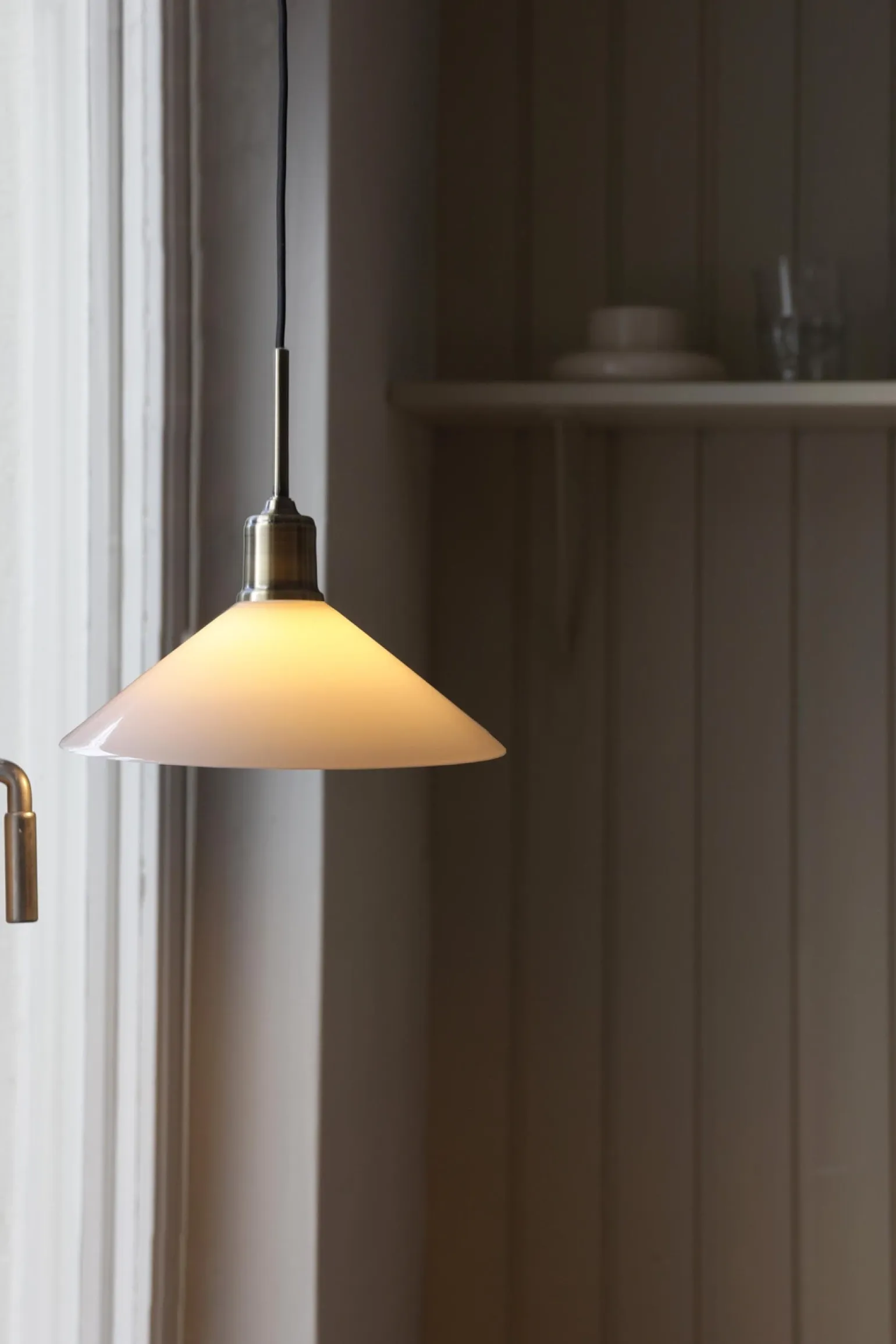 Szklana lampa wisząca VELA Antique Brass/ Shiny White (108867) Markslojd