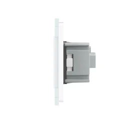 Trzy gniazda elektryczne koloru białego z bolcem 16A - 230V (VL-W03FR-61) LIVOLO