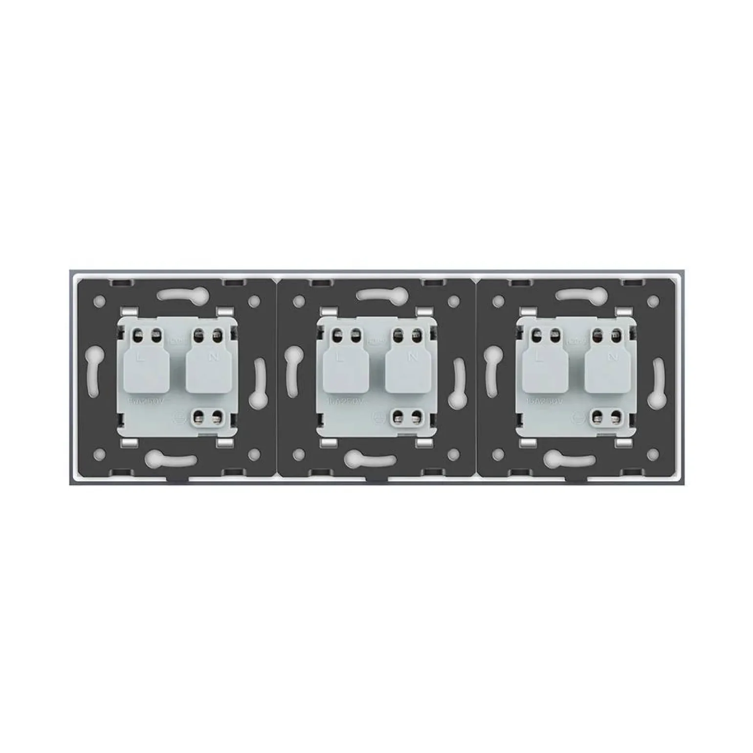 Trzy gniazda elektryczne koloru białego z bolcem 16A - 230V (VL-W03FR-61) LIVOLO