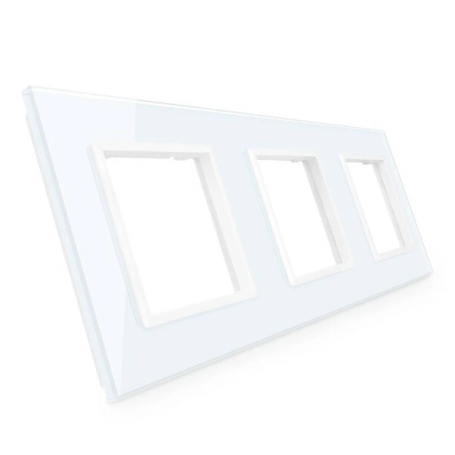 Trzy gniazda elektryczne koloru białego z bolcem 16A - 230V (VL-W03FR-61) LIVOLO