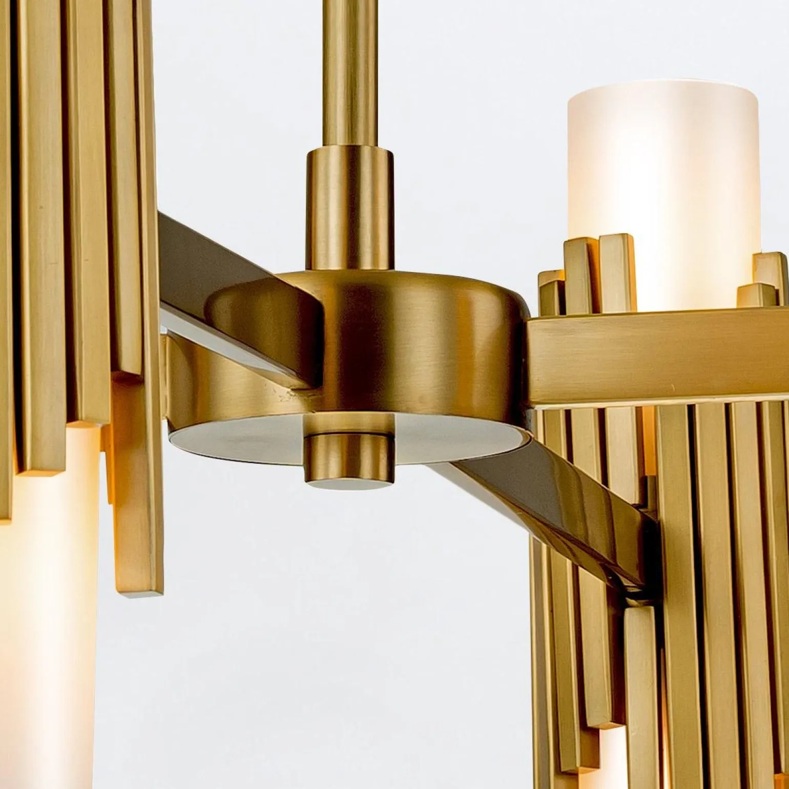 Żyrandol Marvele - 8 źródeł światła - Postarzany mosiądz (MARVELE8-AB-OPAL) - Elstead Lighting